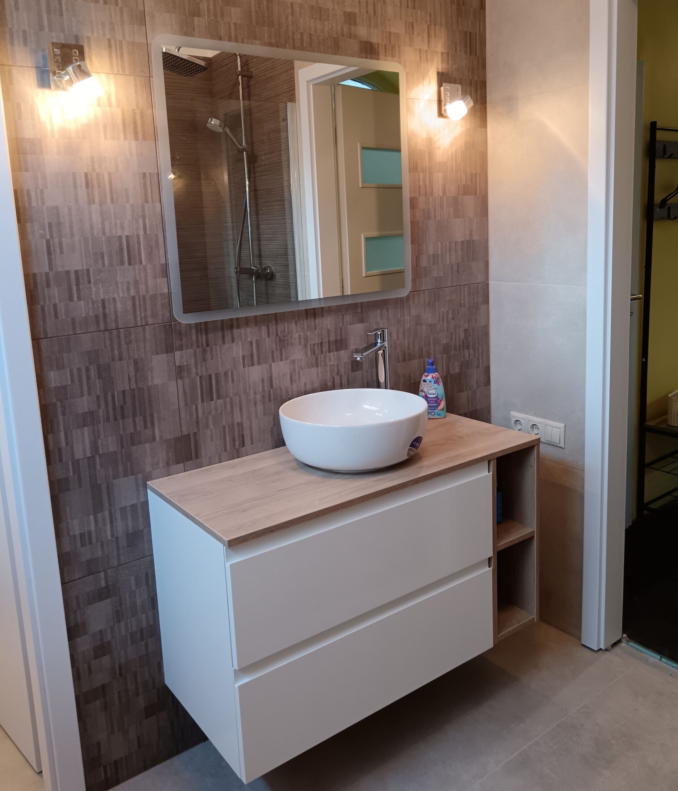 furdo-felujitas-mosdo-tukor-utana